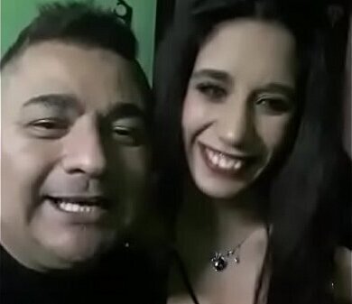 aylen mostrando tetas publico