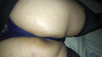 Durmiendo pero culo quiere verga