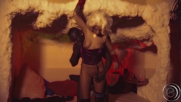 Julie Hunter &amp_ Kookie Ryan einer romantischen Fickszene