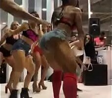 Gracyanne Barbosa Dan&ccedil_a Palco Arnold Classic South America(2018) Gostosas Fuleragem Africanos Pumba Pumba