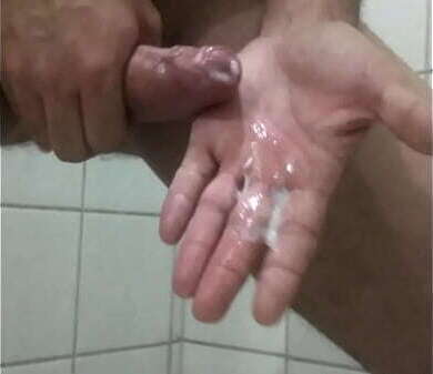 Adriano Fortaleza tirando leite