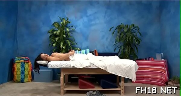 Find clean shaved teen pussy gets screwed very hard