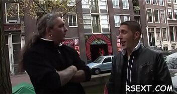 Horny chick gives hot oral-sex