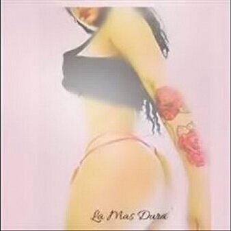 MILKA ENCUERA DESNUDA