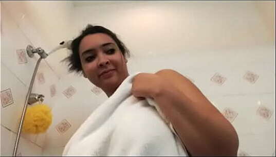 Thick taking shower live with shaved pussy