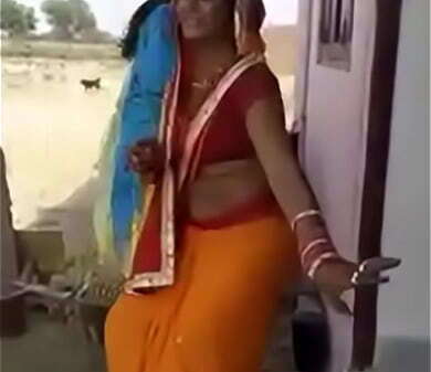 Local bhabhi dance