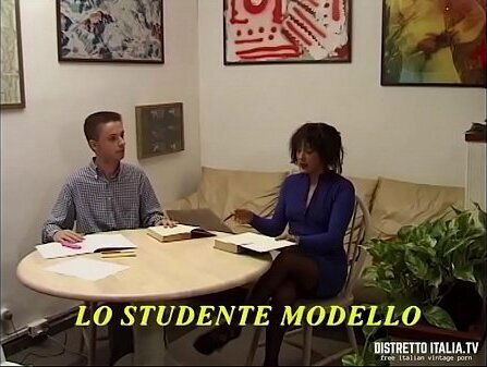 studente modello incula professoressa ripetizione