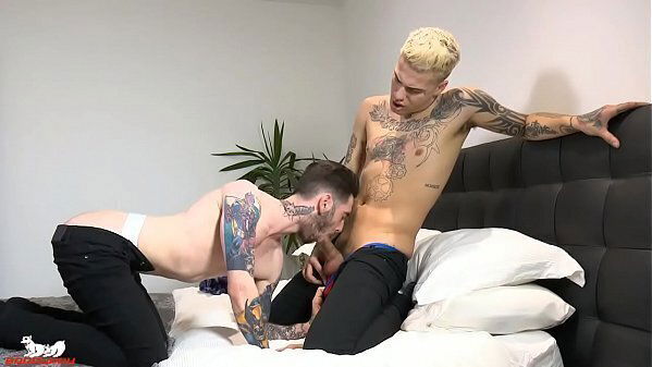 Badpuppy'_s Mickey Taylor pounds Frankie Quinn