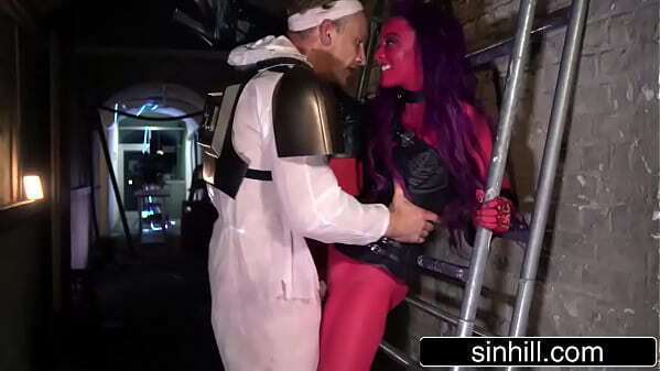 Star Wars Parody Alien Chick Alessa Savage Likes Rough