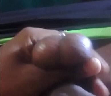 Jugando pene busca chica para follar