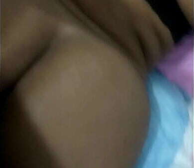 Bunduda rabuda gostosa dando de costas