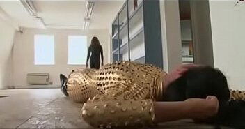 Heroine kills Intruder