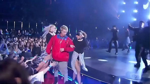 Justin Bieber performing Love Yourself Company iHeartRadio Music Awards April 2016