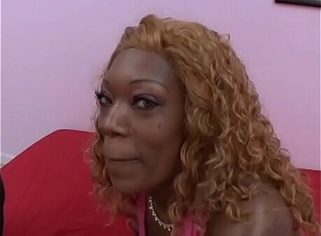 Black horny chick he'_s waiting your cock!