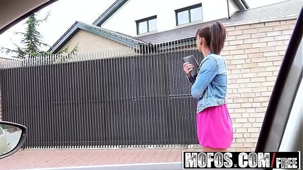 Mofos Stranded Teens Outside with Ebony Cutie starring Isabella Christyn