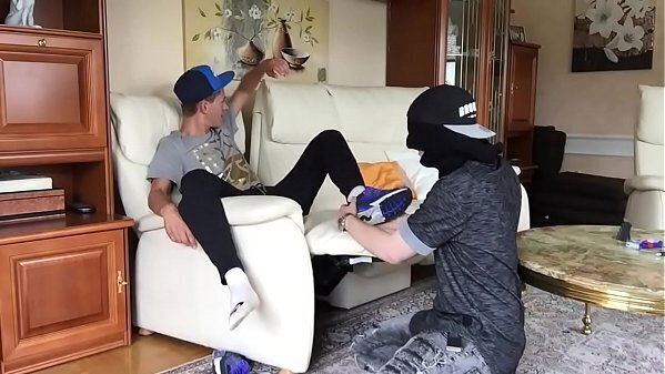 Unwiderstehlich Sniffing Masters Max, Socks Boyfeet [720p]