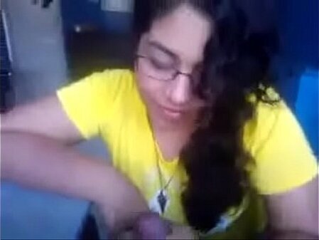 Mexican girl makes blowjob boyfriend first time