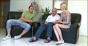 Teen blows rides pecker