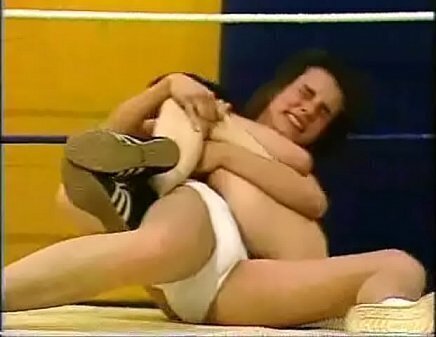 women wrestling