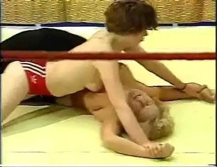 women wrestling