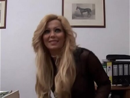 Amazing milf with stunning body solo sex!