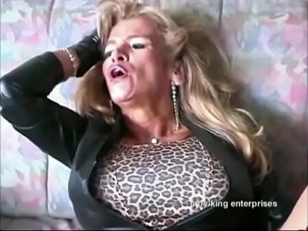 Bigboobed Traudl Caff gets merciless fucked machine pussy