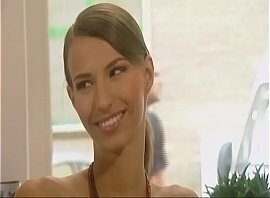 Hei&szlig_e Lesben Action am Pool - german Pornstars