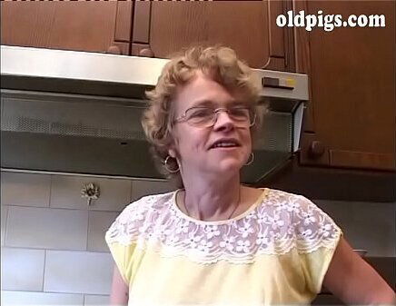 housewife sucking young