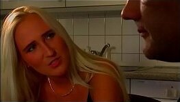 Drecksau K&uuml_chentisch gefickt