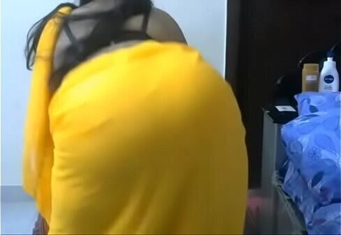 desi priya aunty saree strip teasing