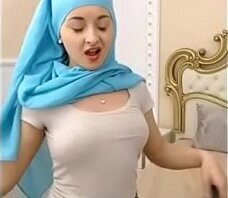 6112374 teaser teeny muslim girl