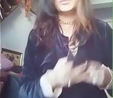 Arshi Khan showing great boobs cleavage Shahid Afridi