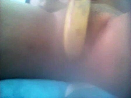 puta masturb&aacute_ndose platano