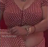 boobs aunty wearing saree