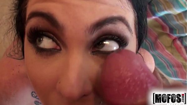 Mofos.com Emmanuelle London Pervs