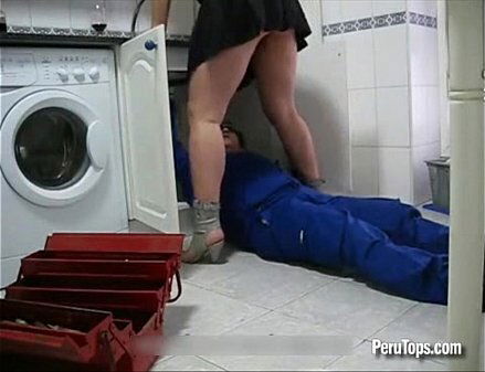 esposa cogiendo gasfitero