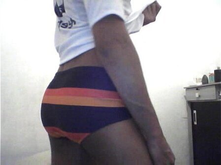 trocando cueca. (Qual delas ficou melhor?)