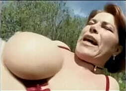 Madura peituda fodendo de calcinha