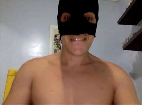 Passivo mascarado rebola mostra