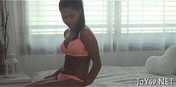 Solo beauty rubs itching love tunnel