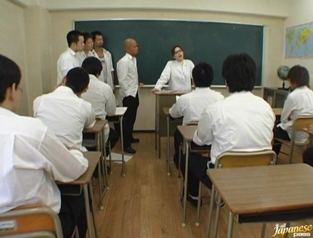 Yuki Tsukamoto´s In The Middle Of A Teacher Gangbang