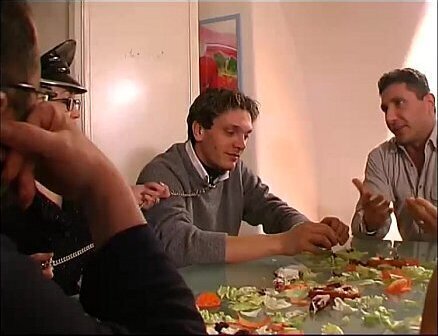 Amateur blow amateur slut under kitchen table