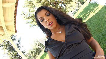 Messy creampie scene with superhot Vivien Bell from Internal