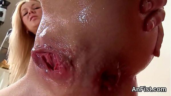 lesbian peaches stretching fist fucking anals