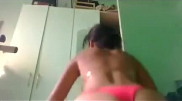 Novinha dan&ccedil_ando funk calcinha