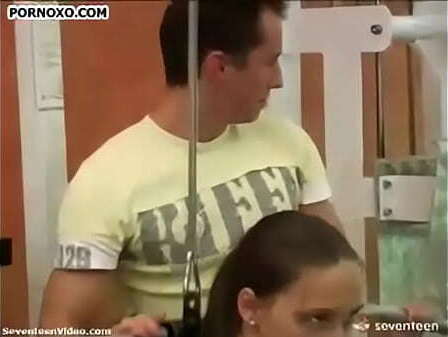 Treinador pegou novinha comeu mesmo