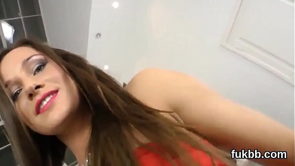 looker spreads vagina enjoys hardcore