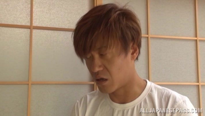 Hot Asian housewife Shiho Tachibana gives great head