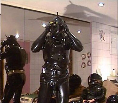 Roxina2003ShinyTightRubberOx050403XXXL.MPG