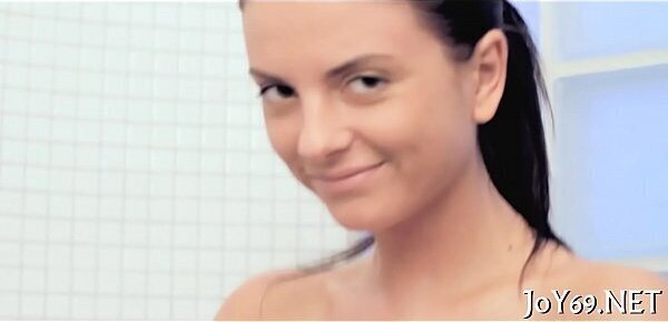 Solo stimulates mambos cunt